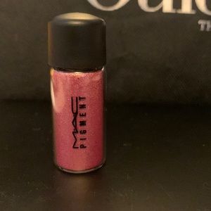 MAC Loose pigment eyeshadow